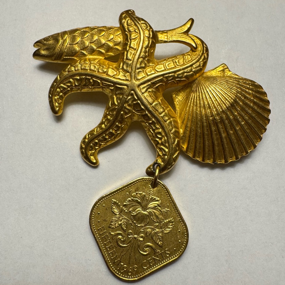 Vintage Queen Elizabeth II Bahama Island Coin seashell brooch signed MIENT